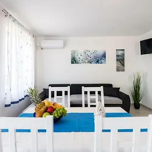 Apartment Dora, Vantacici